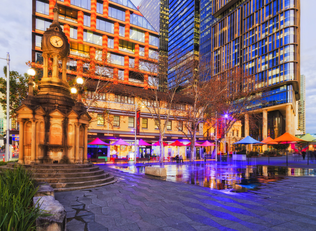 Parra Clock Fount Wide